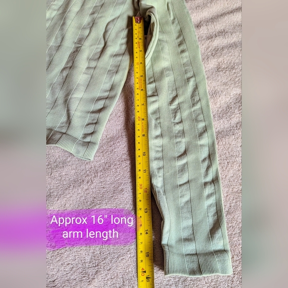 Ardene size Medium NWT sage green long sleeve crop style t shirt pullover - Picture 4 of 9